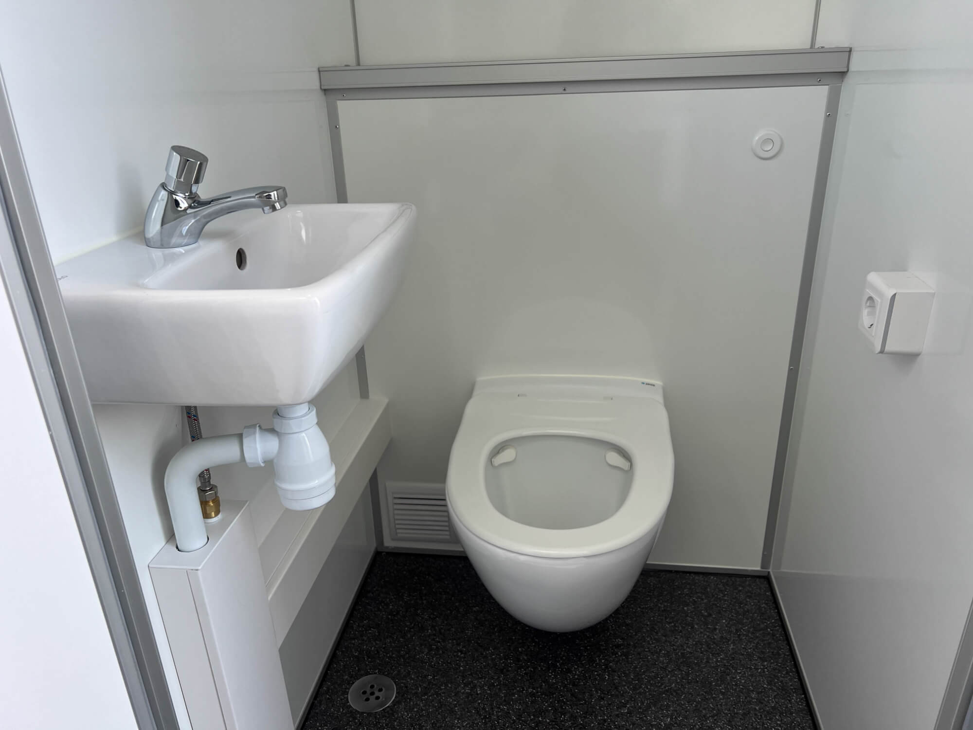 TYPE 360: Toiletwagen - 3 toiletten - vacuüm4